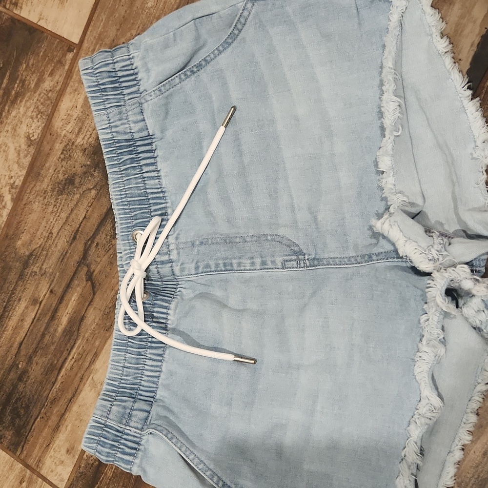 Kendall + Kylie Jean Shorts Size Medium